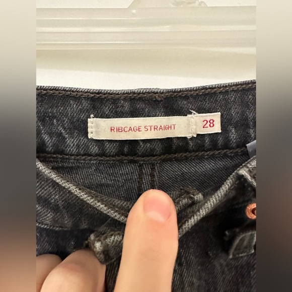 Levi’s Ribcage Straight - Picture 2 of 2